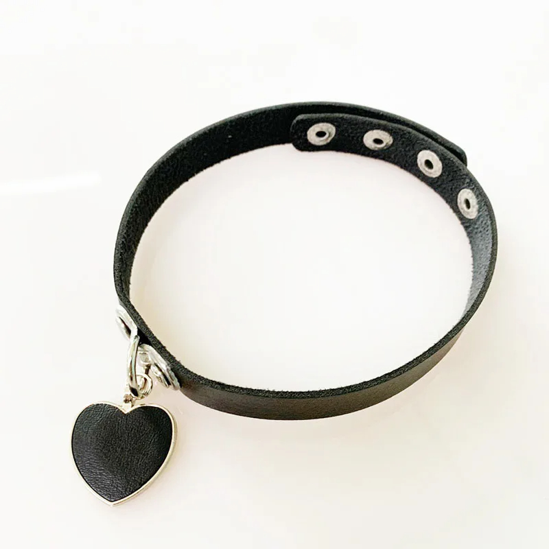 Collier de soumission en cuir avec laisse en métal