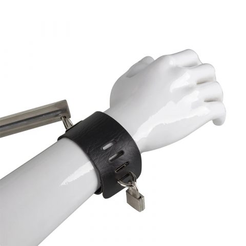 Barre de contrainte en métal avec attaches pour mains et pieds